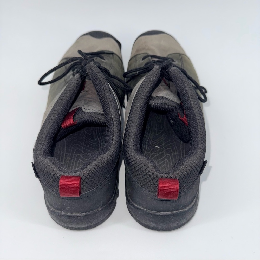 Keen Men's Casual Lace-Up Suede Outdoor Shoes in Gray and Black - Picture 2 of 6